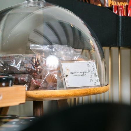 Hospes Palacio De Arenales & Spa Caces Екстериор снимка A chocolate display at a coffee shop