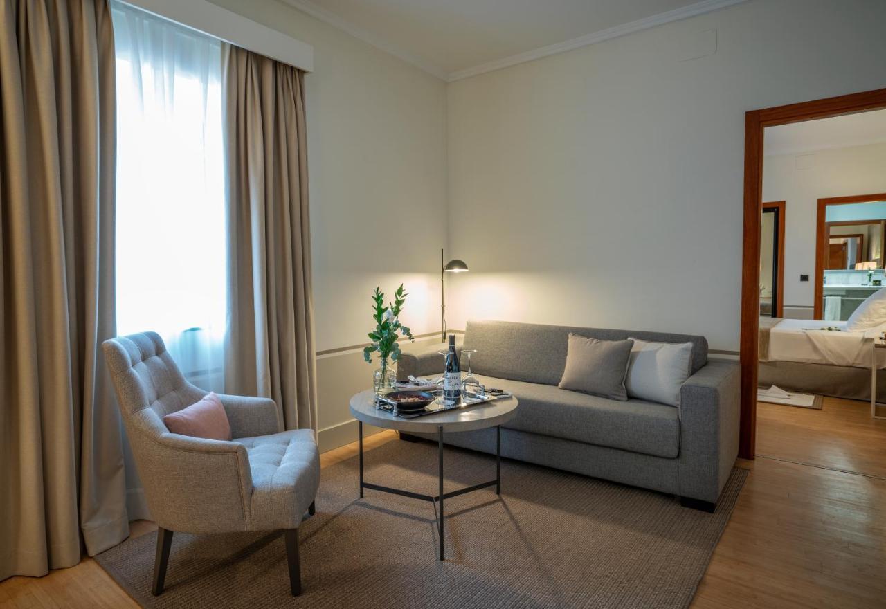 Hospes Palacio De Arenales & Spa Caces Екстериор снимка Suite