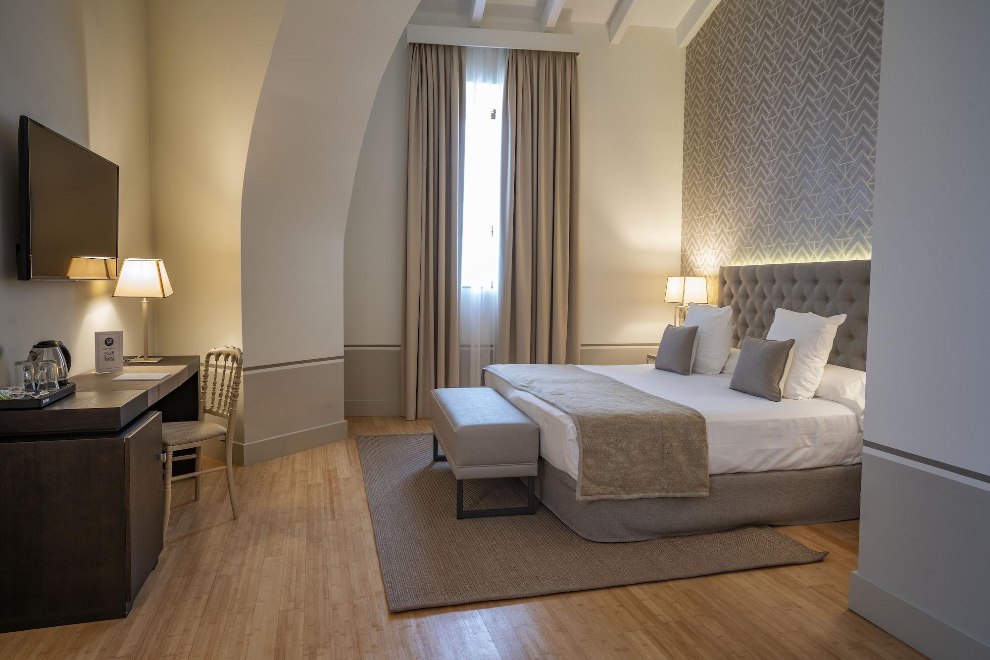 Hospes Palacio De Arenales & Spa Caces Екстериор снимка A room at the hotel