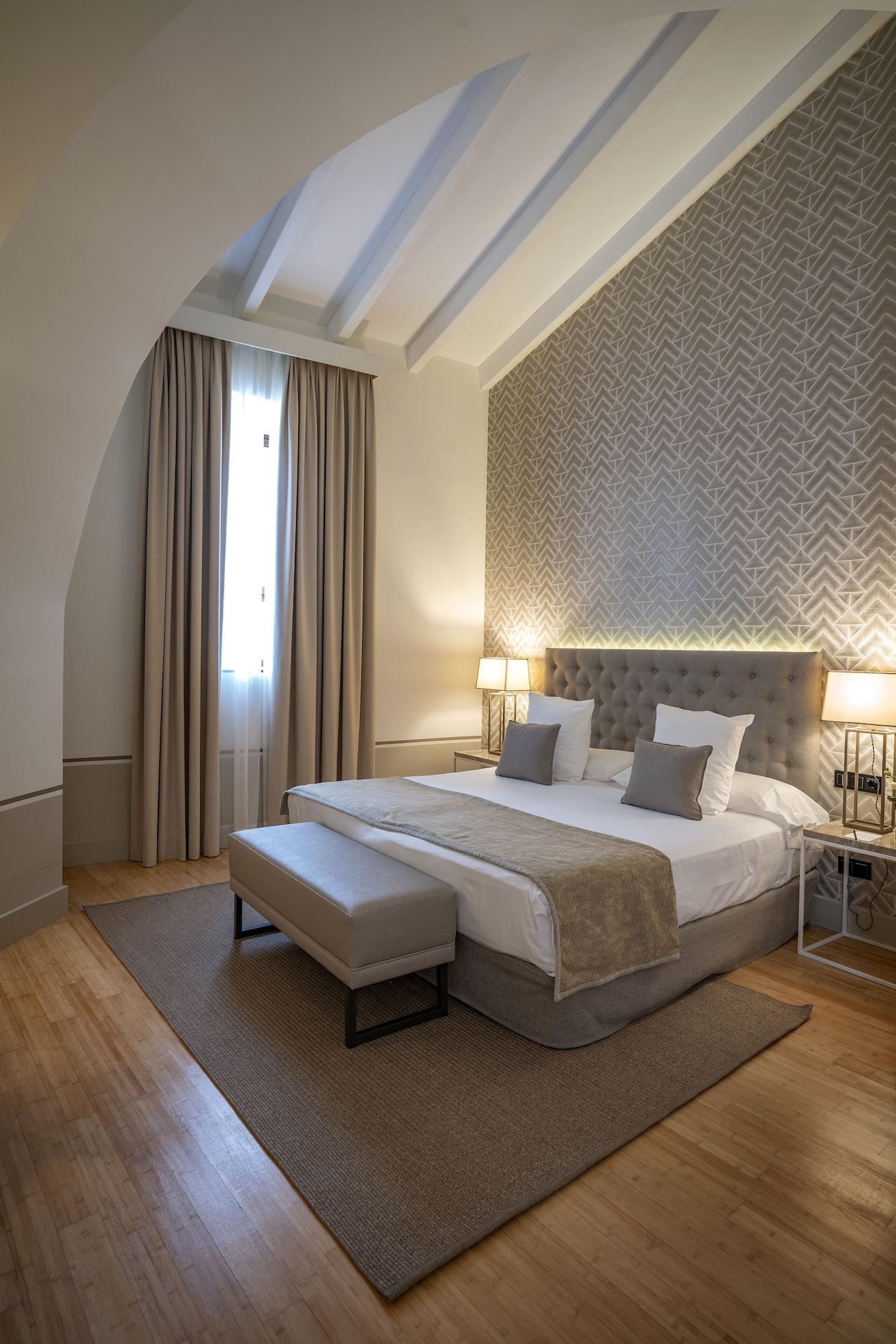 Hospes Palacio De Arenales & Spa Caces Екстериор снимка