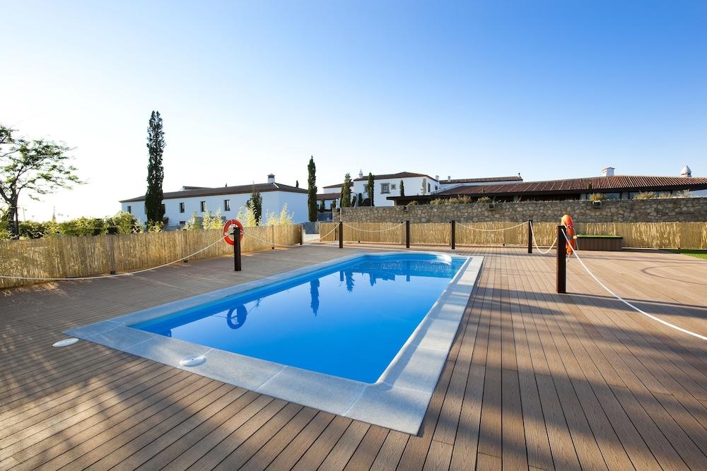 Hospes Palacio De Arenales & Spa Caces Екстериор снимка Swimming pool