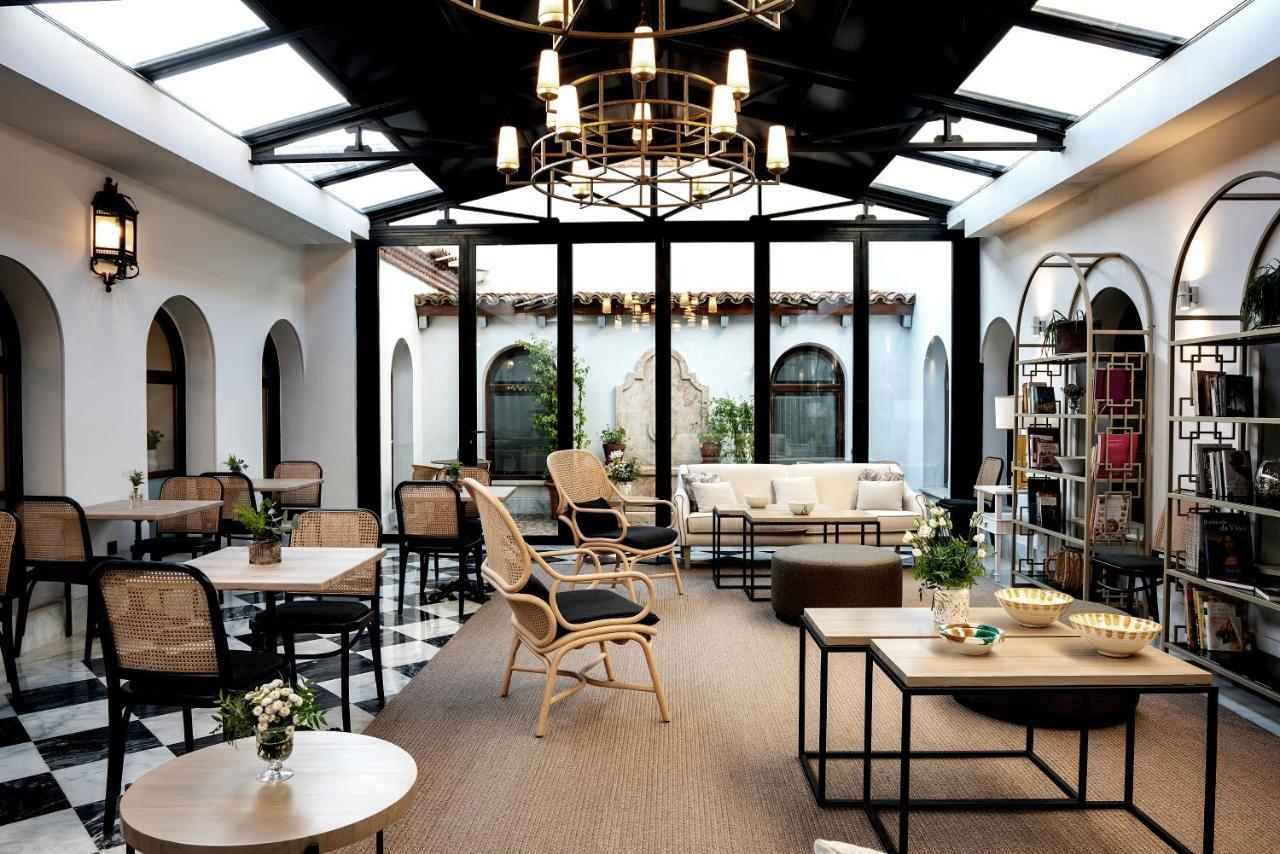 Hospes Palacio De Arenales & Spa Caces Екстериор снимка Library