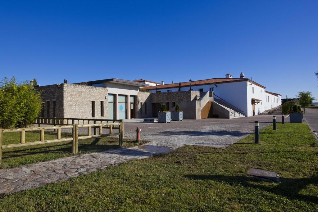 Hospes Palacio De Arenales & Spa Caces Екстериор снимка The town hall in Saint-Martin-de-Champs
