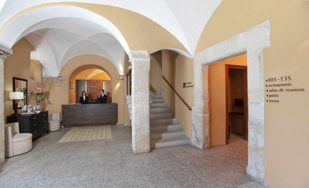 Hospes Palacio De Arenales & Spa Caces Екстериор снимка