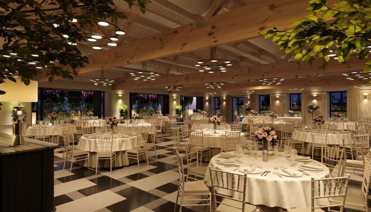 Hospes Palacio De Arenales & Spa Caces Екстериор снимка The interior of the ballroom